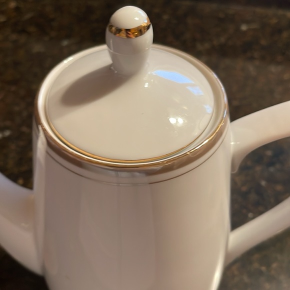 Vintage Royalton China Company Porcelain Teapot with some wear from age and use - Picture 10 of 14